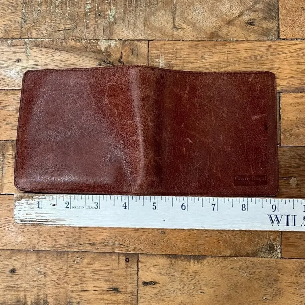 Carré Royal Bifold Wallet Genuine Leather Distressed Texture Embossed Logo